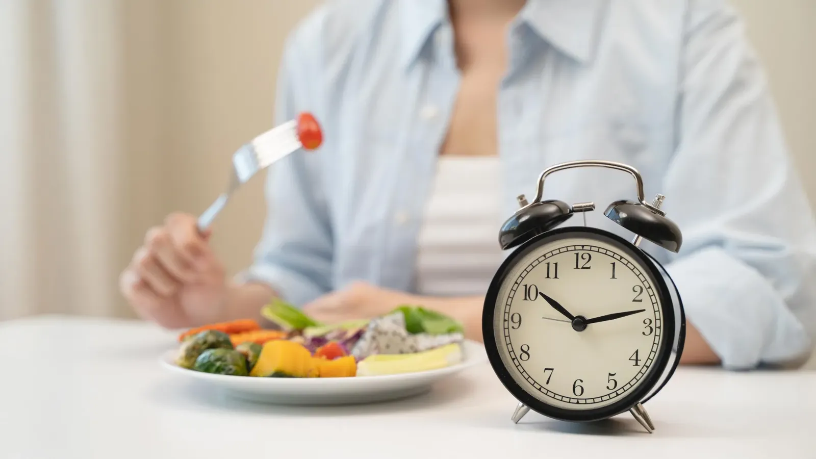 Eating within 8 hours may help keep the aging brain sharp (Science Daily - Health & Medicine)